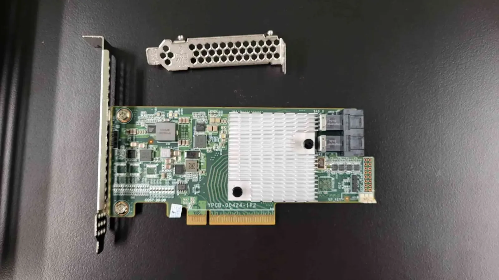 LSI 9300-8i (IT-Mode)